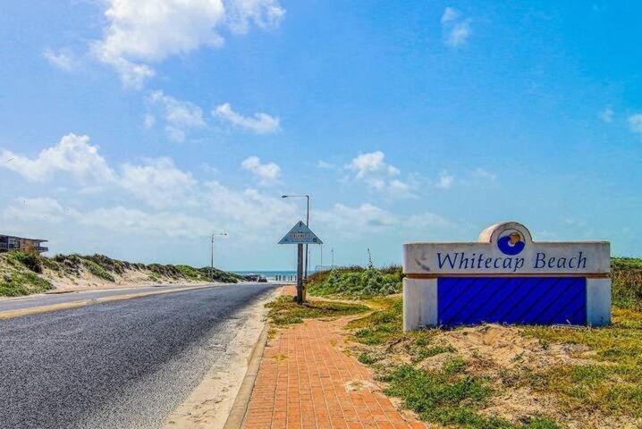 3 Bedroom 3 Bath Apartment *
