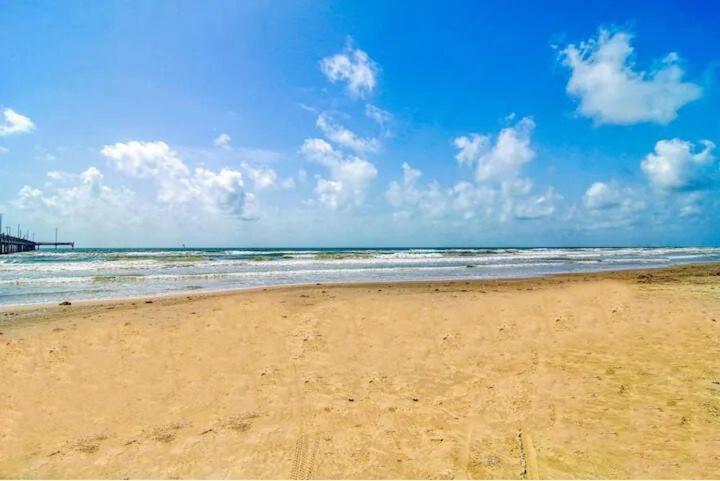 3 Bedroom 3 Bath Apartment *