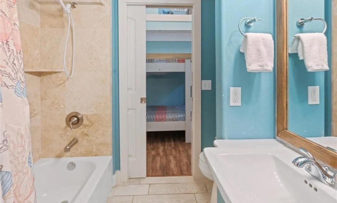 Apartment 3 Bedroom 3 Bath *